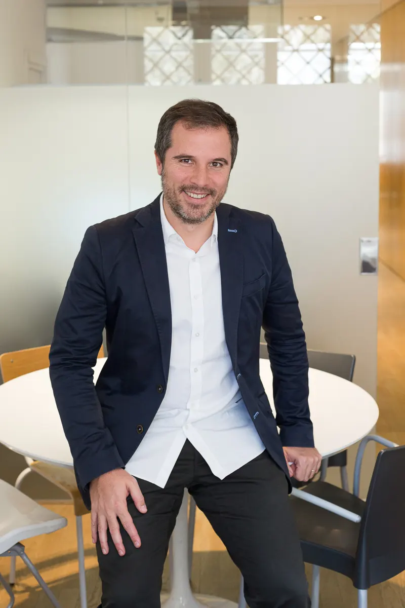 Retrato de Miguel Lozano, dirección de interiorismo en huuun