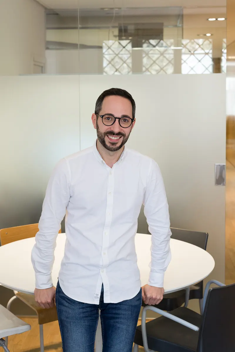 Retrato de Sergio Chillarón, diseño de interiores en huuun